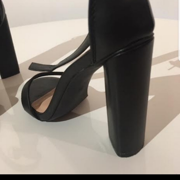 Lulu's vegan leather block heel - Picture 3 of 3